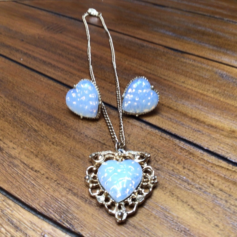 Vtg faux white opal hearts in earrings & necklace
